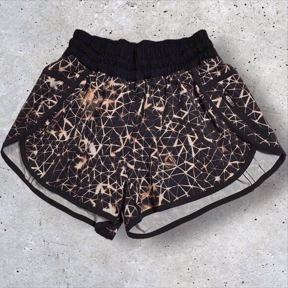 Lululemon Tracker Short III Womens Size 6 Star Crushed Multi Black Run Stretch - Picture 1 of 11